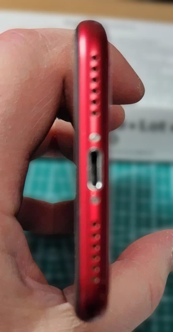 Apple iPhone 8 64g RED SIMロックなし 裏面割れあり