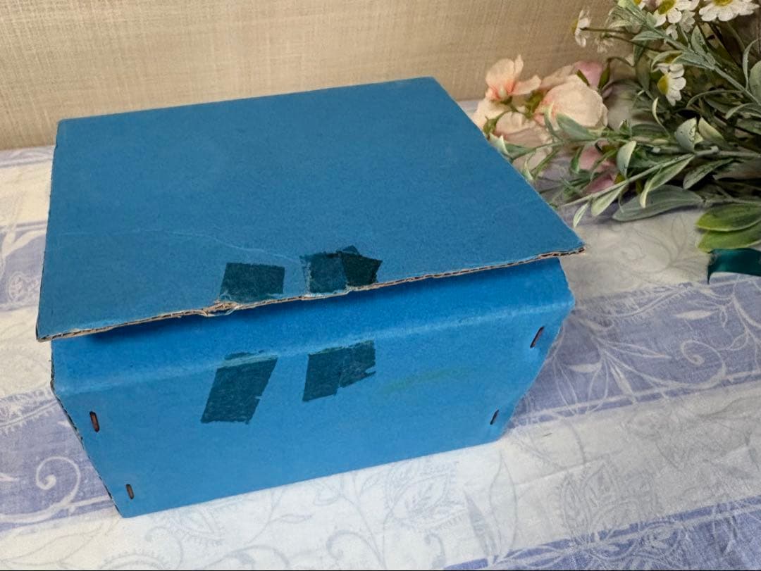 陶器　バターケース 白地に藍　セラミックバターディッシュ　北欧系