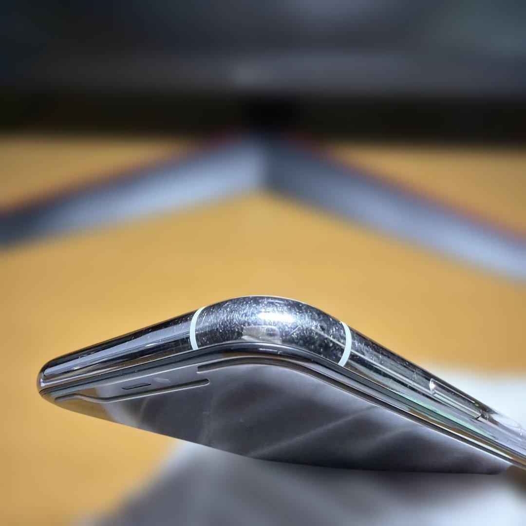 iPhone11 pro シルバー　256GB SIMロック解除手続き済み