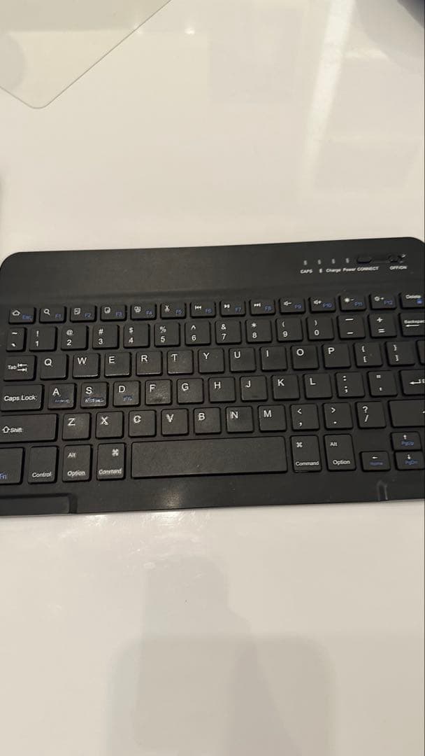 【美品】iPad 第7世代　32GB Wi-Fiモデル　キーボード付き