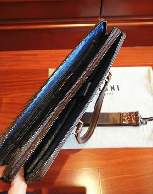 新品未使用/高級感■BOLINI■レザークロコダイル型押し/ビジネスバック
