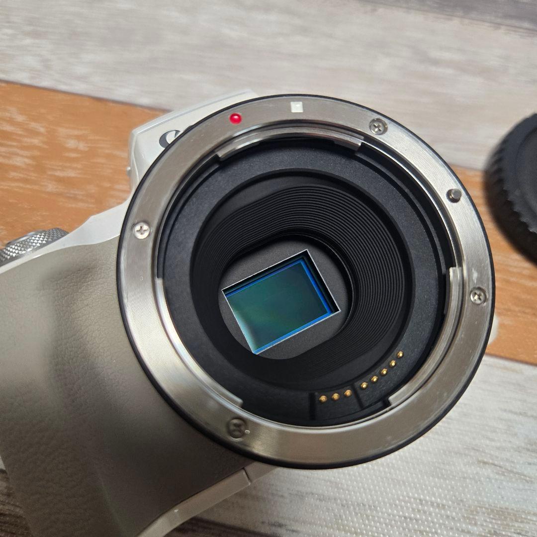 Canon EOS Kiss M ホワイト ジャケット・ストラップ・アダプター付