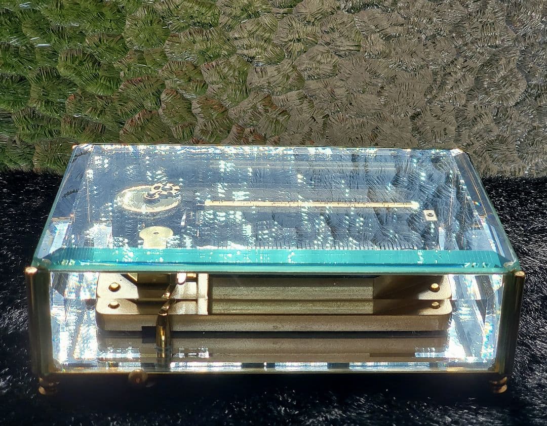 【Music Box Company】『50弁 クリスタルBOX』50N-1T3