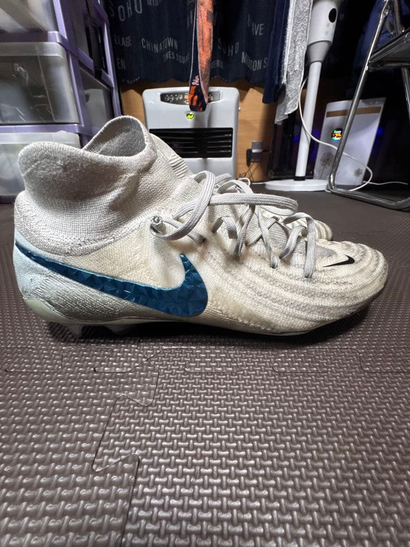Nike サッカーシューズ ハイカット ホワイト・グレー