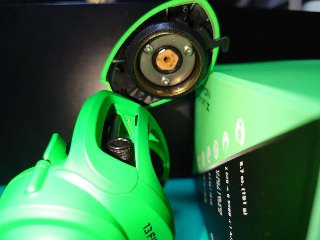 13 FISHING インセプションスポーツ Z 左手用 グリーン