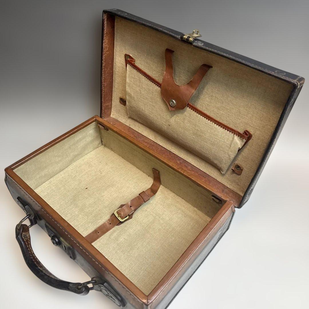 昭和初期のレトロな黒の革製の旅行カバン (※サイズ確認必要です。)