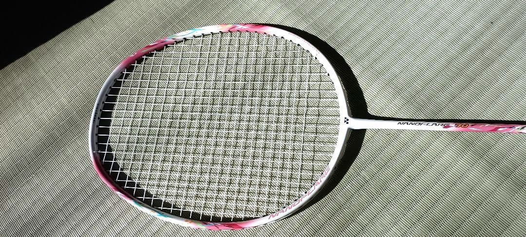 ヨネックス　ナノフレア70　4U5