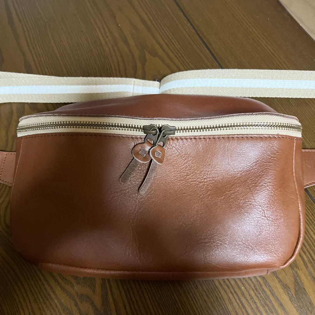 美品⭐︎Kanmi. 限定色ボディバッグ 防水レザー ウエストバッグ