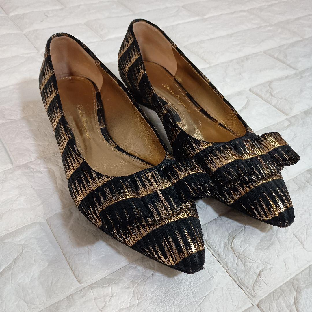 サルヴァトーレフェラガモ　パンプス　24　黒　ブラック　ゴールド　7D