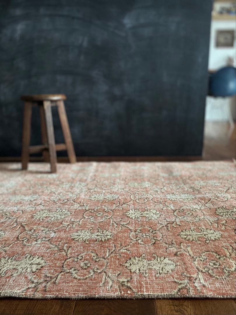 シャビーピーチ紋章柄　ヴィンテージラグ　トルコラグ