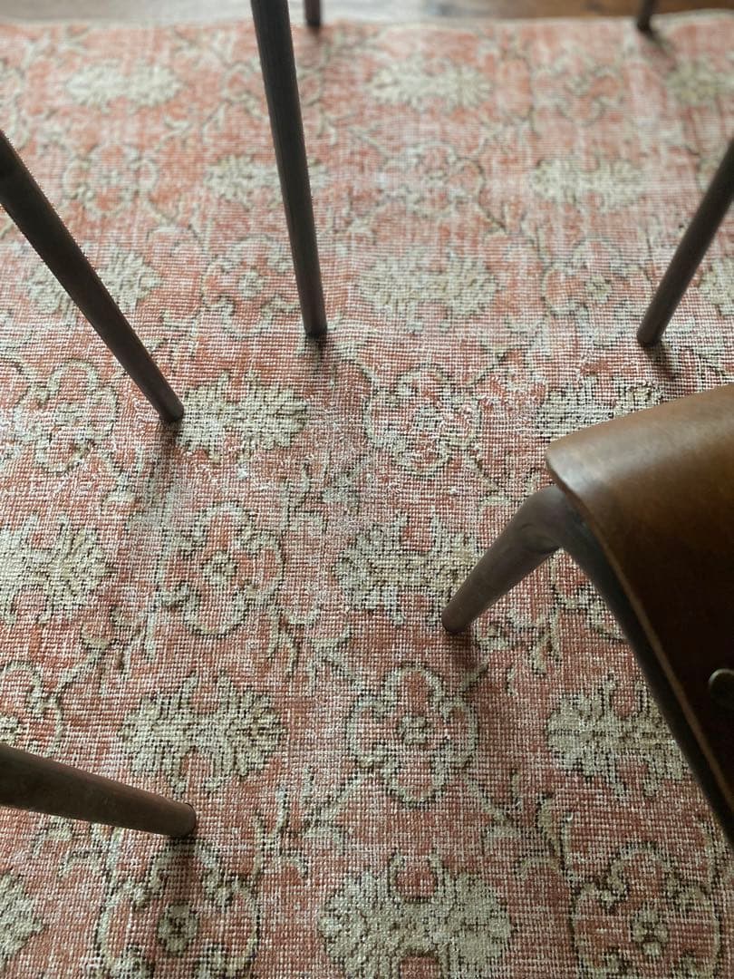 シャビーピーチ紋章柄　ヴィンテージラグ　トルコラグ