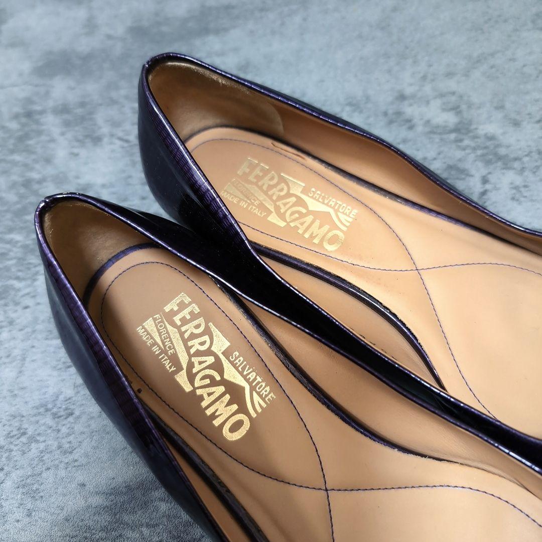 フェラガモ ヴァラ フラットシューズ 24cm 紫 パテント リザード型押し