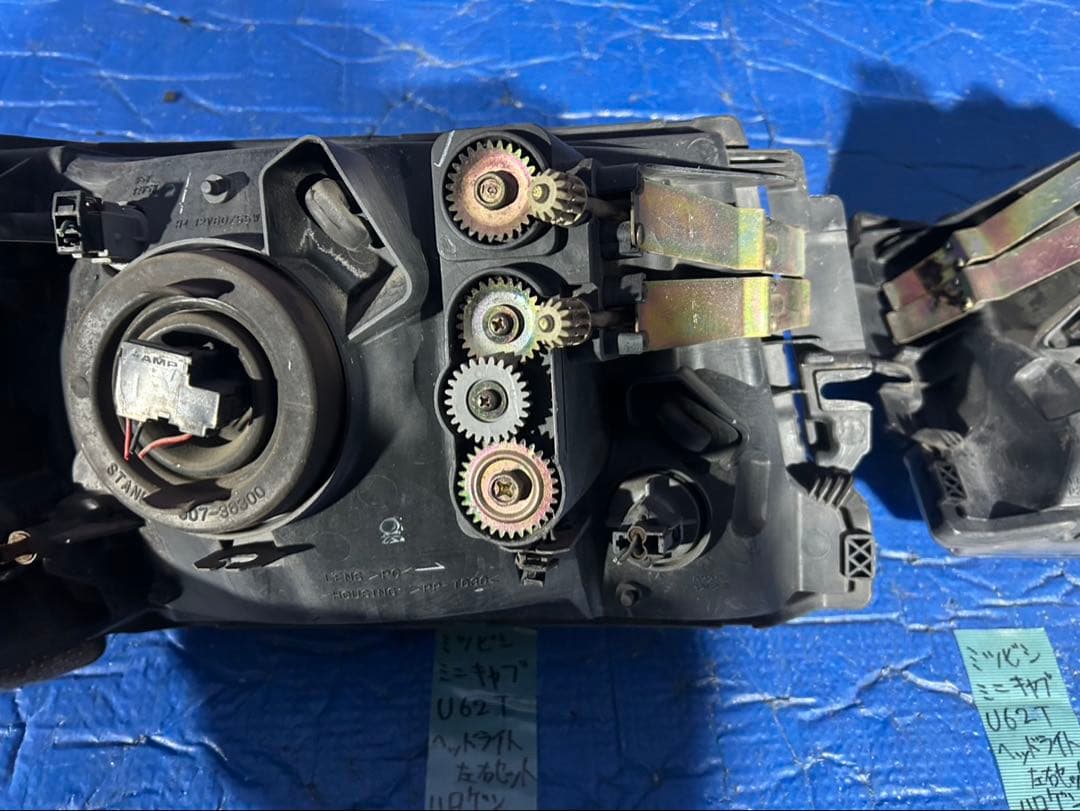 三菱　ミニキャブ　U62T ヘッドライト左右セット