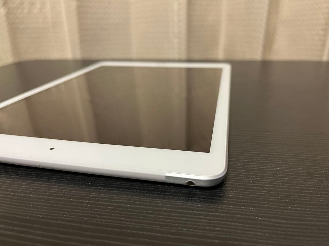 Apple iPad 第7世代 32GB WI-Fi+Cellular シルバー