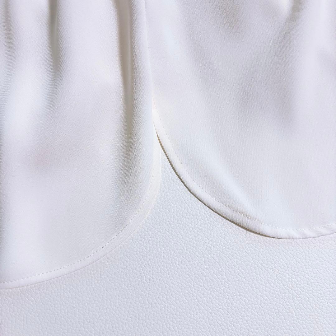 未使用タグ付き SOEJU サテンスタンドタックブラウス ホワイト　白