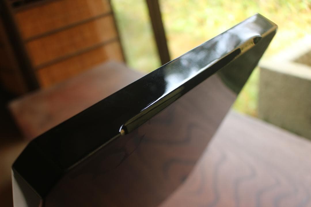 優美な梨地塗に風情ある流水桜文の映える隅切り四方折敷（検輪島塗蒔絵膳お膳お盆