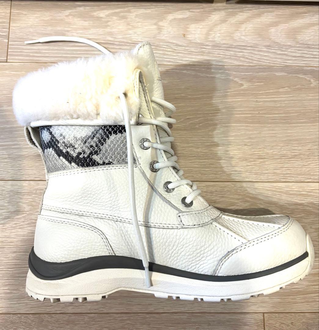UGG ホワイト スノーレースアップブーツ USサイズ8(約25cm)