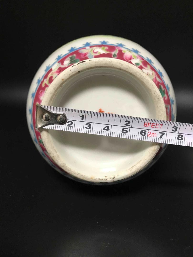 民国時代　洪憲年製　粉彩吉祥花桃紋花瓶　桃取手蓋付き（E-５）