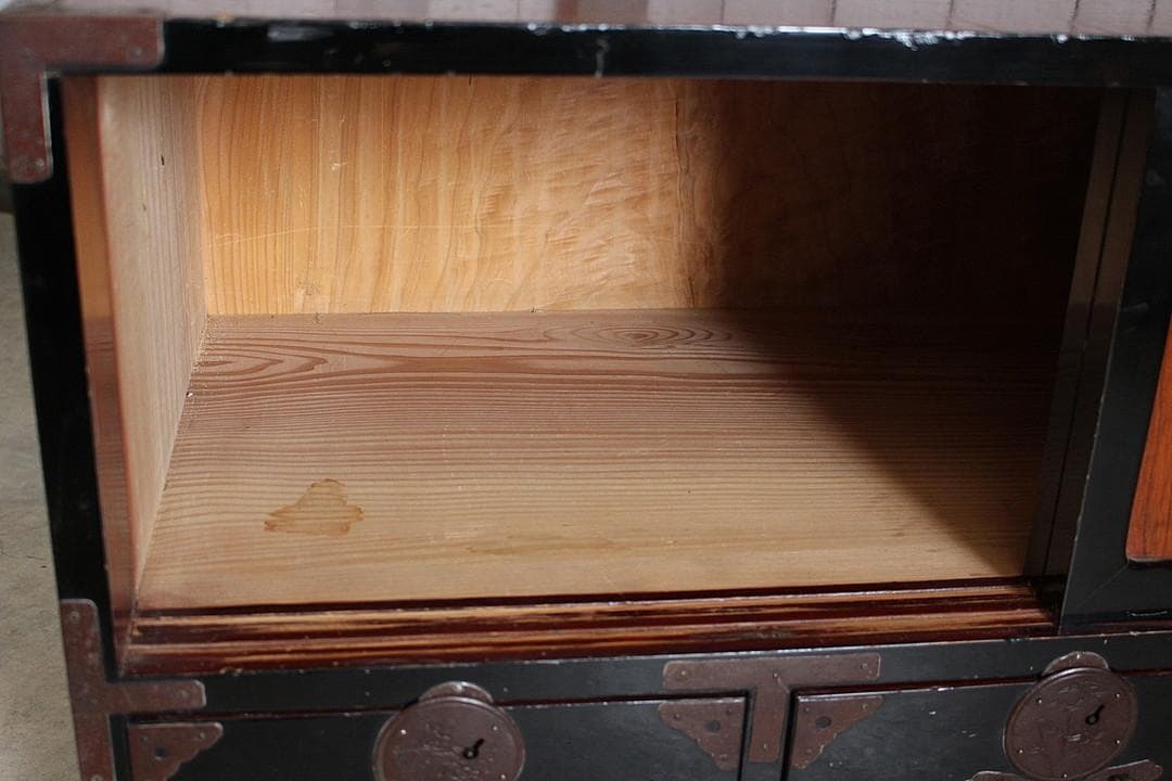 丸金具付き小抽斗3杯×欅戸の戸棚　庄内箪笥　タンス　収納　古家具　古民家時代家具