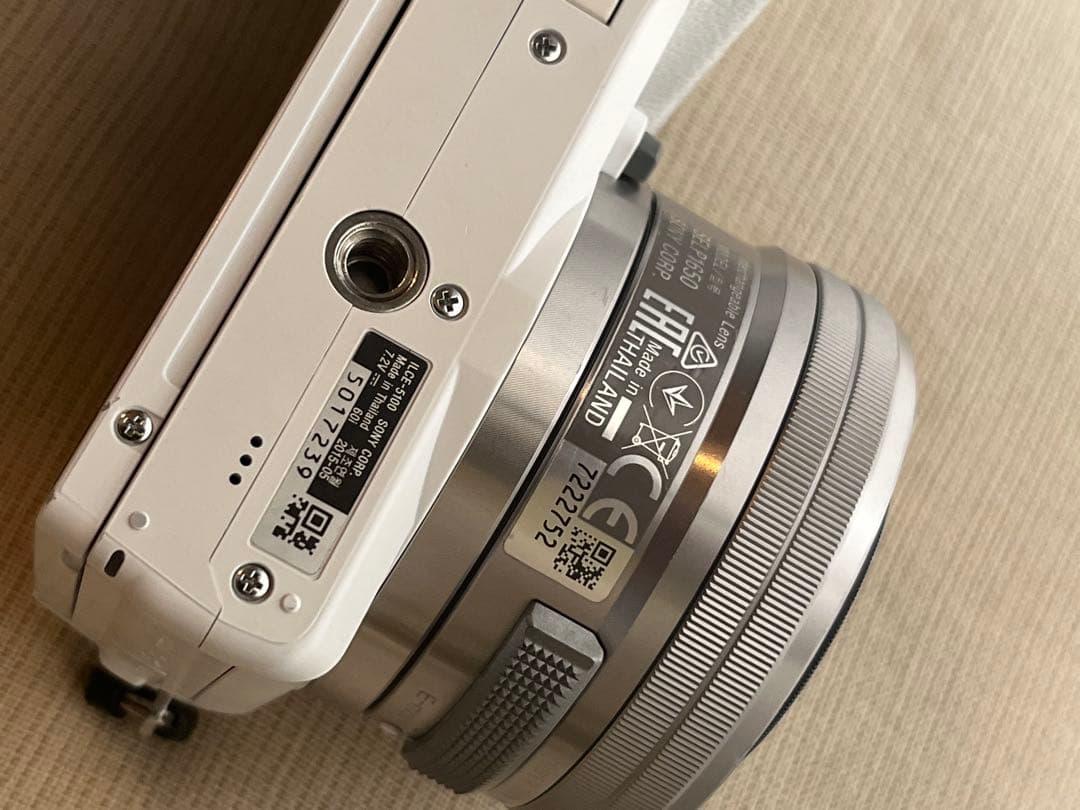 SONYソニーa5100 ILCE-5100USB充電可能ホワイトミラーレス一眼