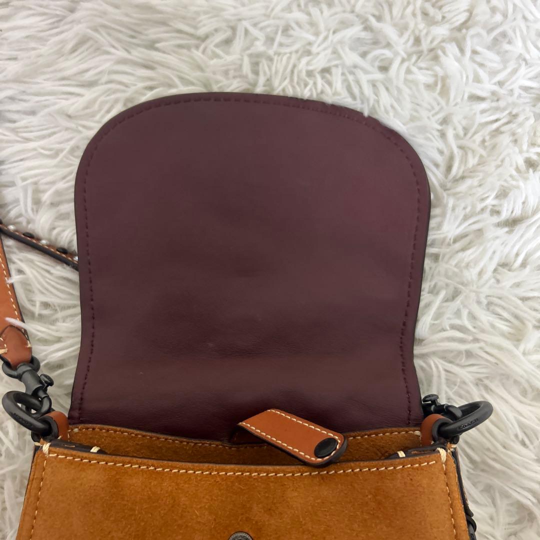 美品　COACH ショルダーバッグ　斜め掛け　サドルバッグ　スタッズ　スエード