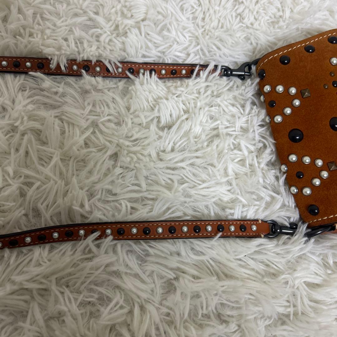 美品　COACH ショルダーバッグ　斜め掛け　サドルバッグ　スタッズ　スエード
