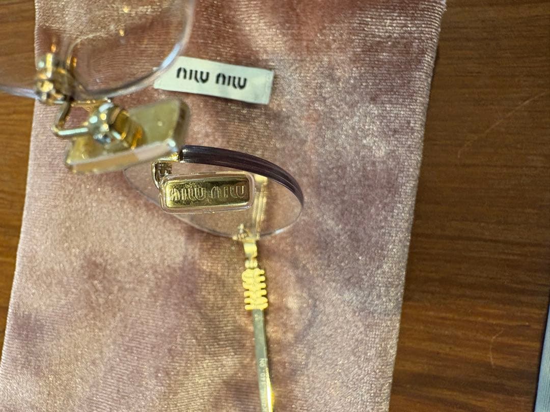 MIU MIU ロゴ サングラス