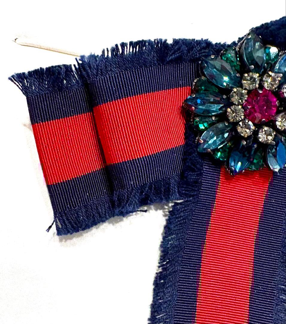 グッチ☆リボンブローチ　シェリーリボン✖️ラインストーン　蜂　ロゴ　リボンタイ