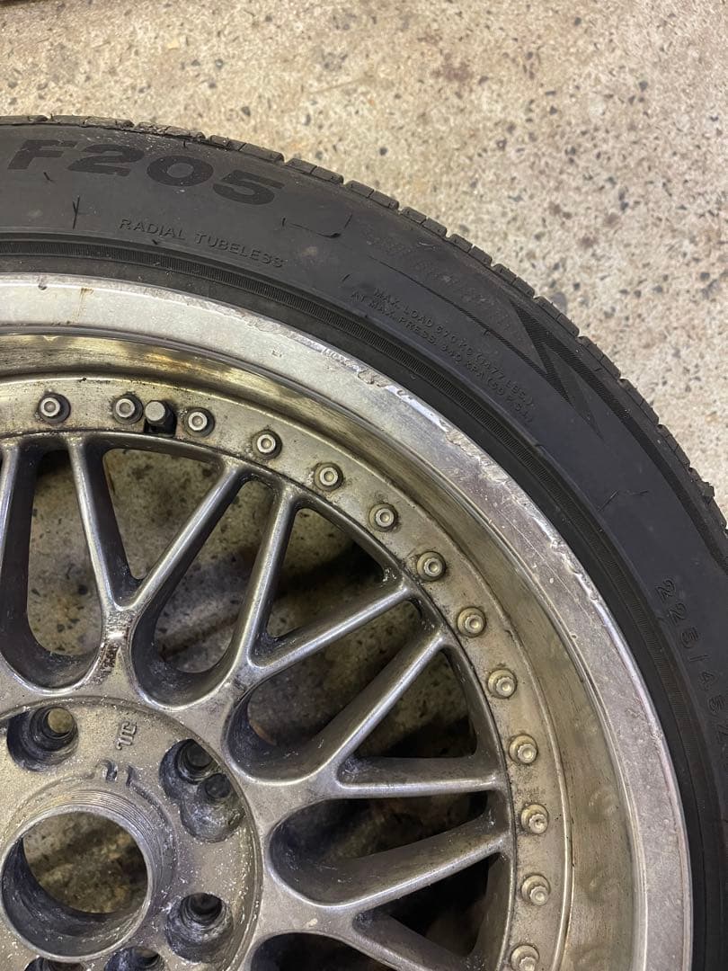 17インチメーカー不明 たぶん9j225 45 17 バリ山2本です。