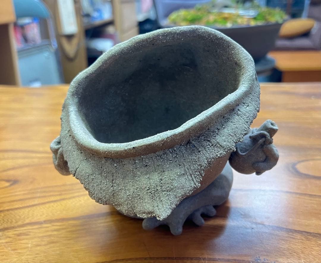 村長カエルの置き香炉　カエルの陶器