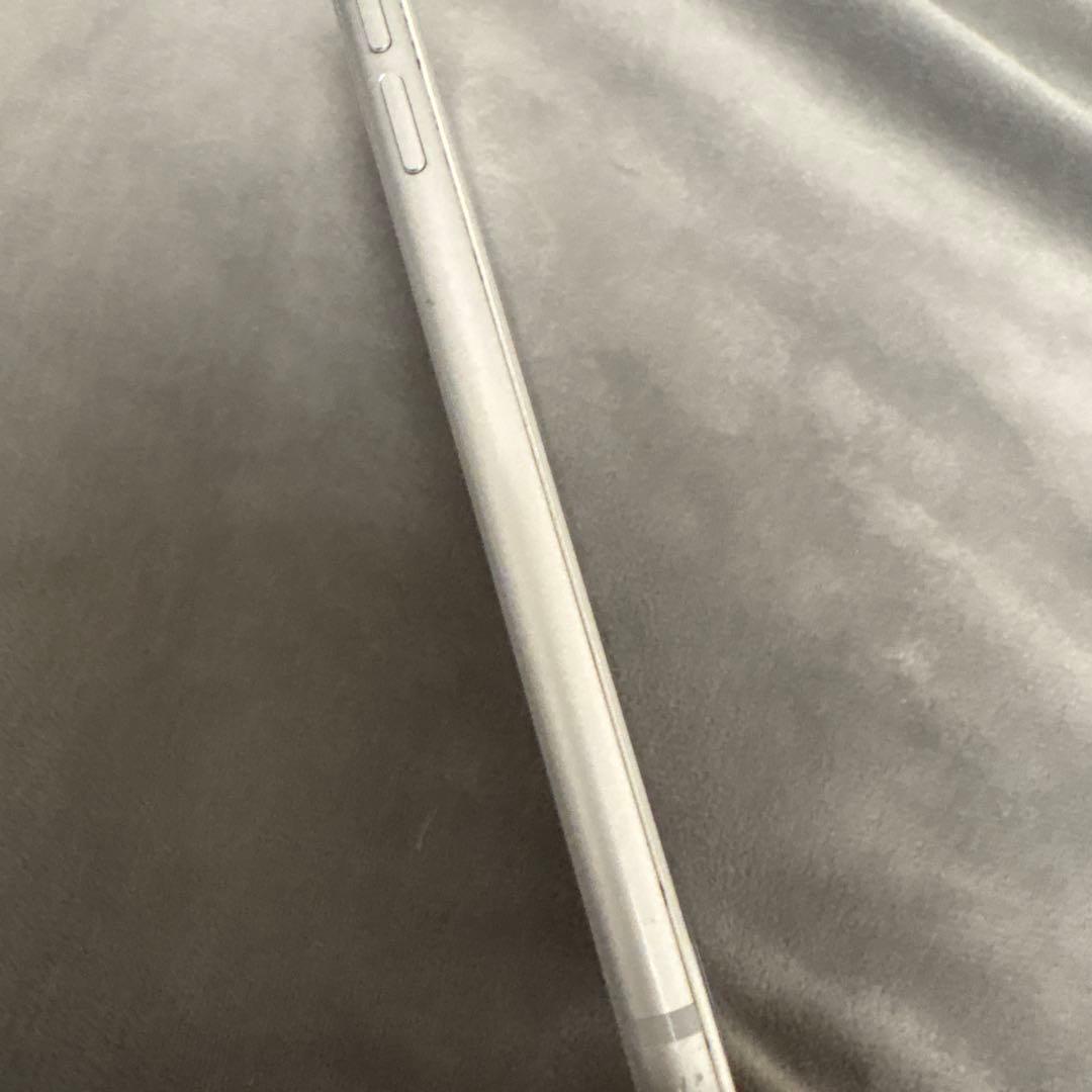 ②iPhone 8 64GB バッテリー74% SIMフリー