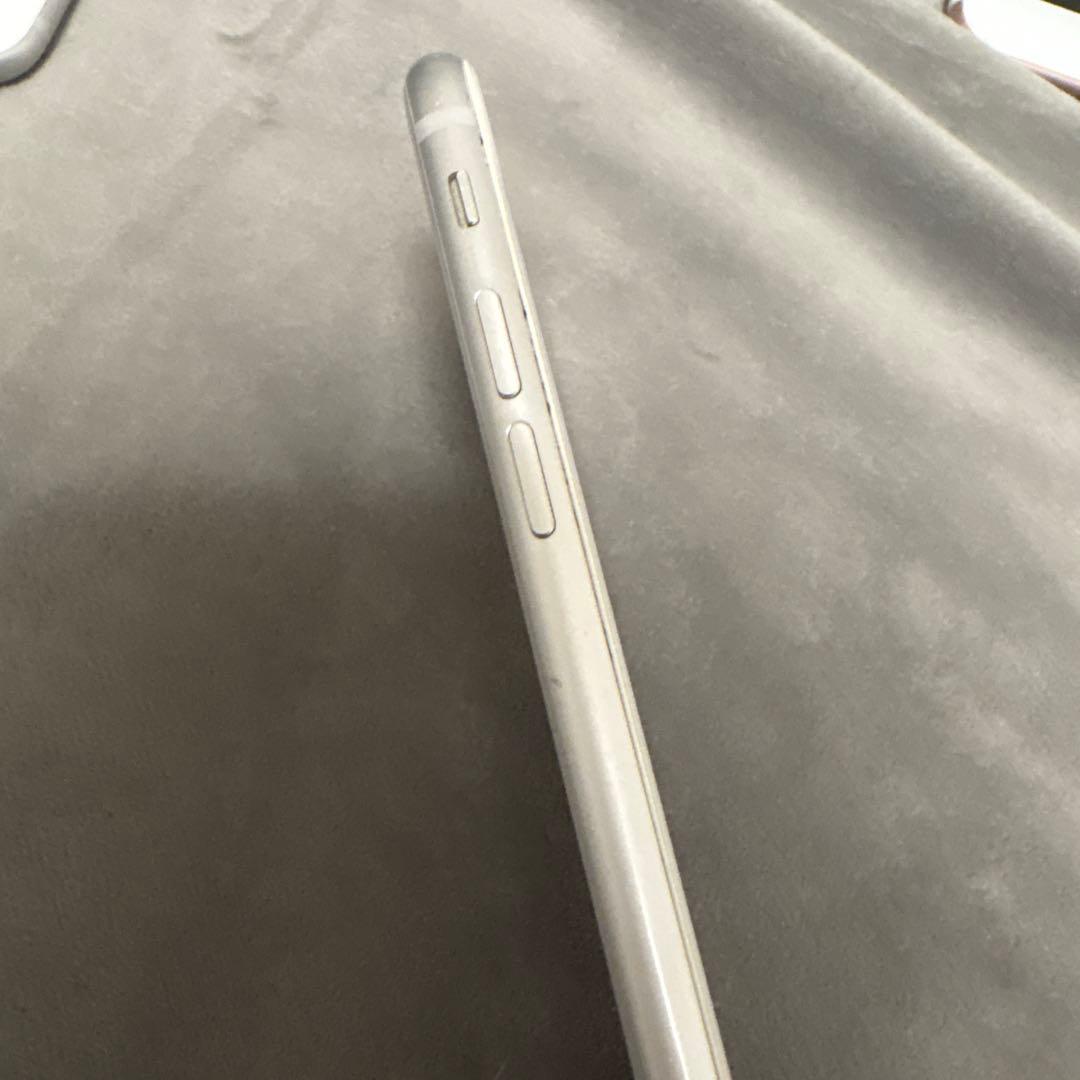 ②iPhone 8 64GB バッテリー74% SIMフリー