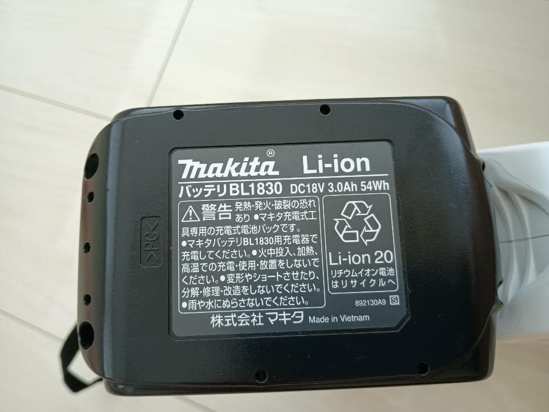 【中古】マキタ CL181FD 充電式クリーナーとサイクロンアタッチメント