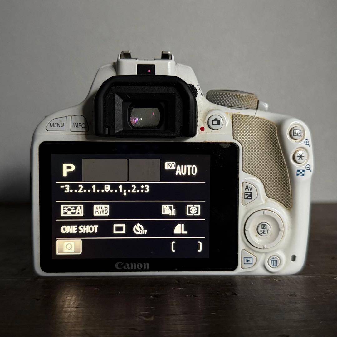 Canon EOS Kiss X7 ホワイト レンズ付き【B-70】