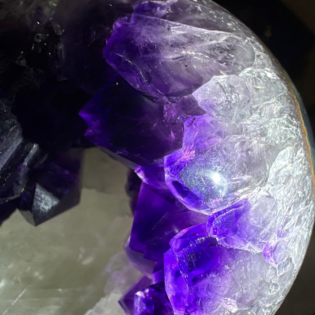 希少　極上品　カルサイト共生アメジストの笑い口　置物　丸玉　笑口　帝王紫