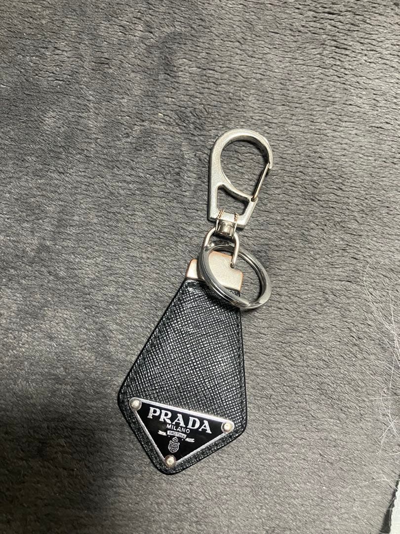 プラダ　キーホルダー　ストラップ　キーリング
