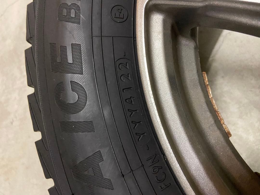 送料込み　15インチ　スタッドレスタイヤとホイールセット