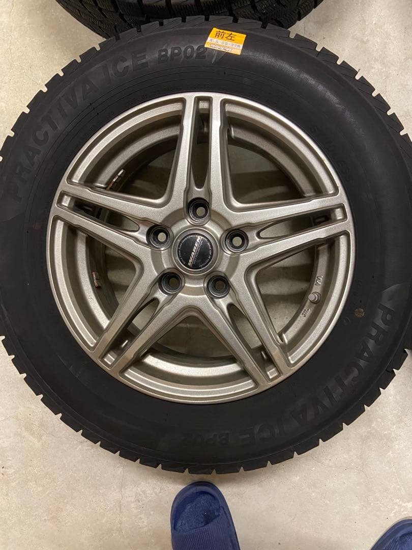 送料込み　15インチ　スタッドレスタイヤとホイールセット
