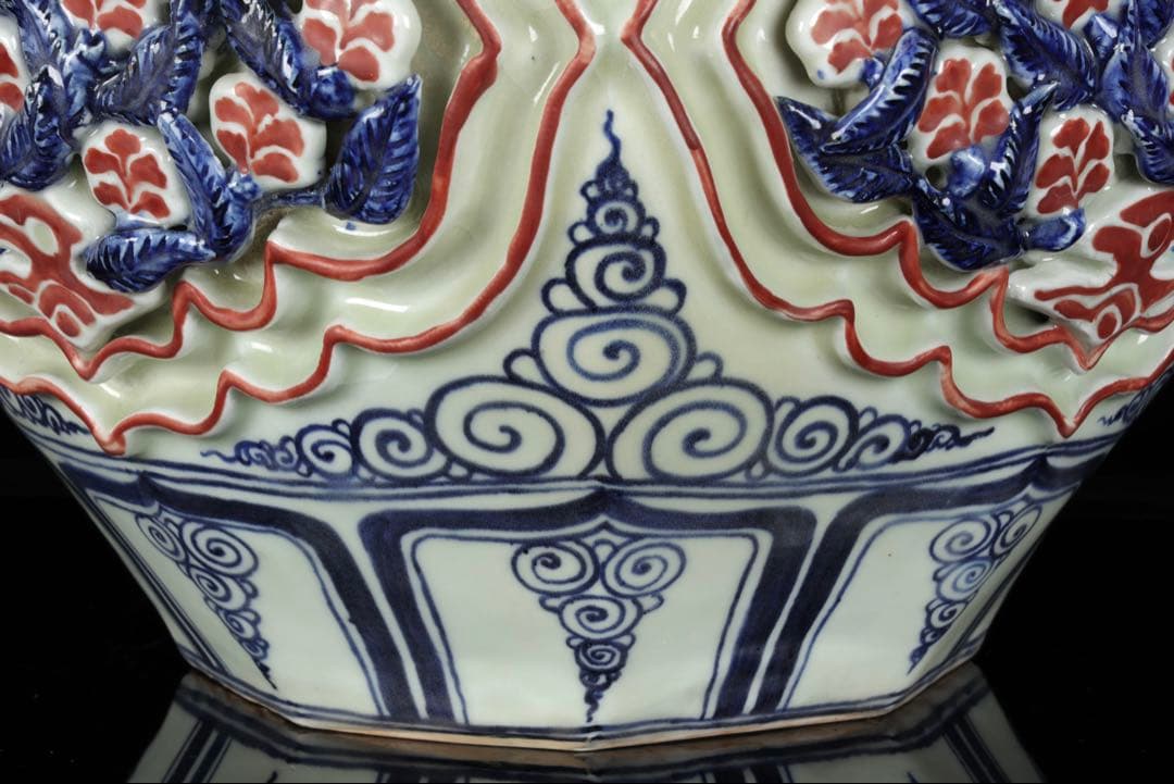 中国古玩 青花釉裏紅透彫花弁麒麟紋壺 唐物 飾壺 花瓶 時代物 古美術 骨董品