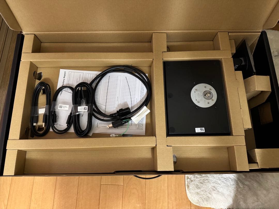 Dell (デル) U2720QM 27インチ 4K モニター　ジャンク