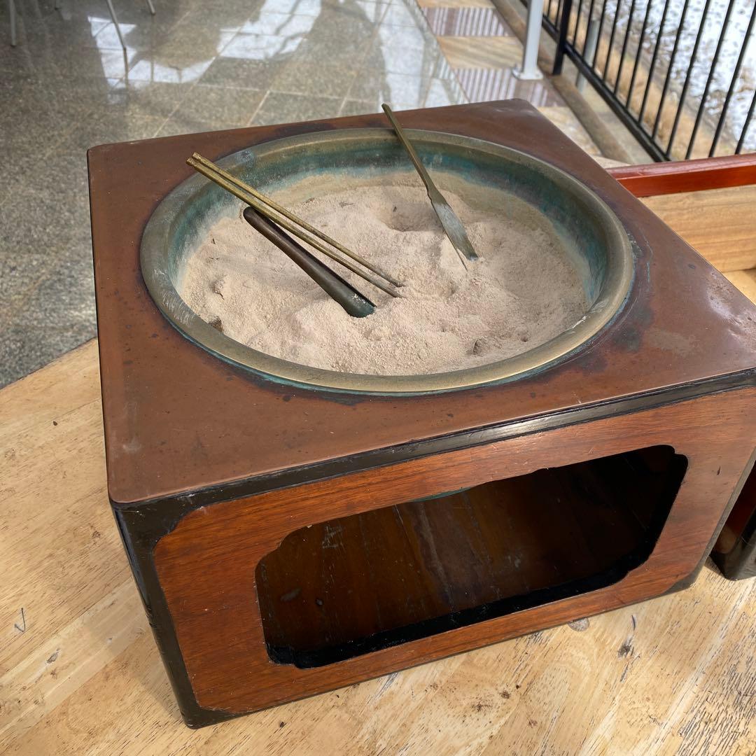 木製 四角火鉢　茶道具　古民家　灰　火箸　灰ならし　火つまみ付き