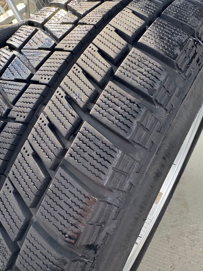 195/65R15ブリジストンスタッドレスタイヤ