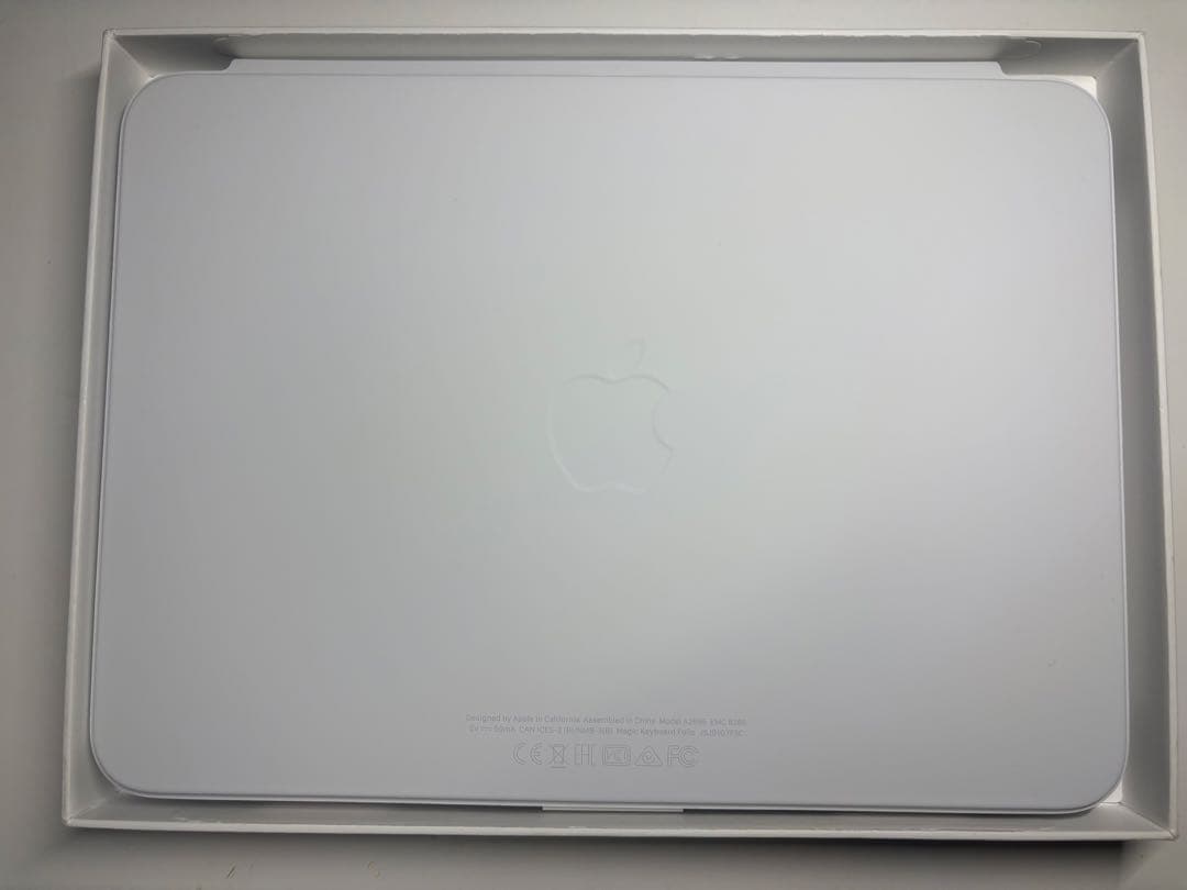 iPad Magic Keyboard Folio ホワイト第十世代　日本語