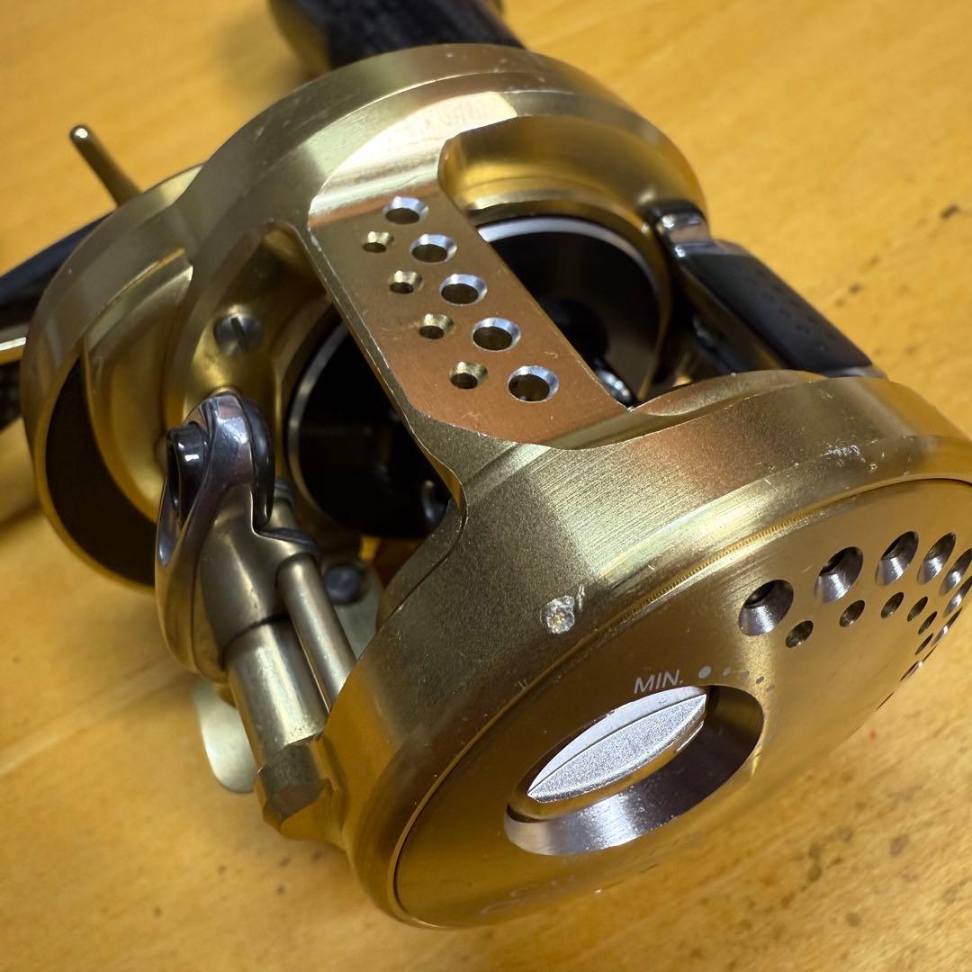 SHIMANO 200 ベイトリール ゴールド