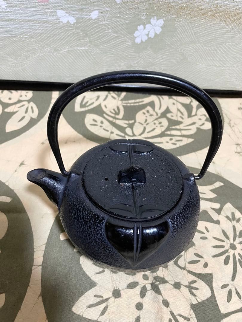 木の葉柄　急須　鉄器 金属工芸 美術品 鉄急須 茶道具 鉄器 鉄瓶 鉄製