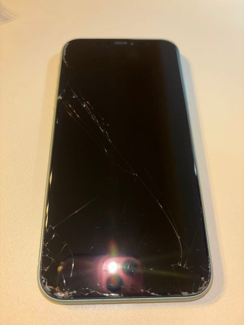 iPhone11 64GB グリーン SIMフリー 画面割れ バッテリー73％