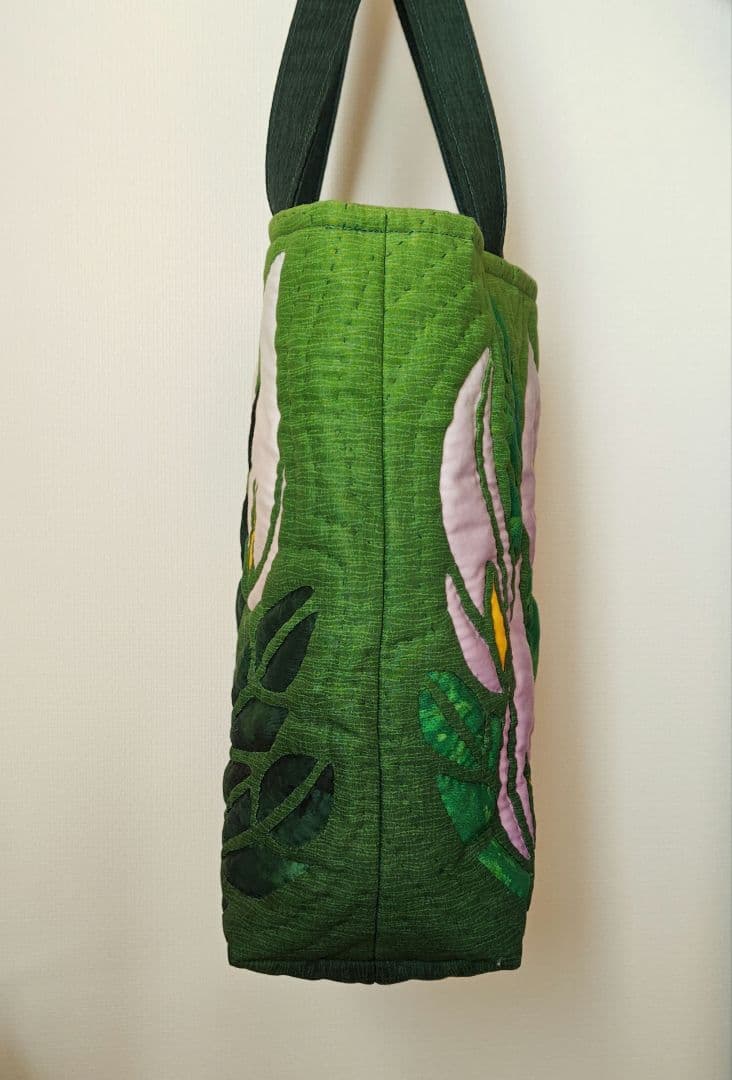 ハンドメイド　ハワイアンキルトバッグ　（水芭蕉）