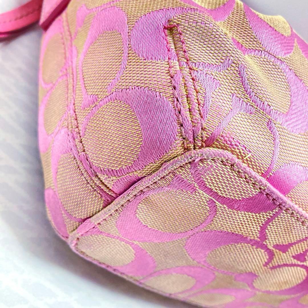 希少色　コーチ　ショルダーバッグ　シグネチャー　キャンバス　ピンク