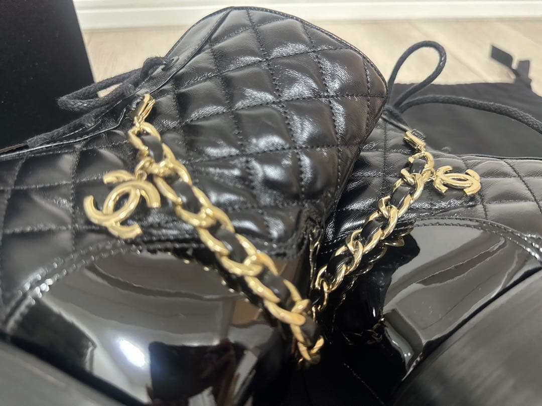 CHANEL ブラック キルティングブーツ