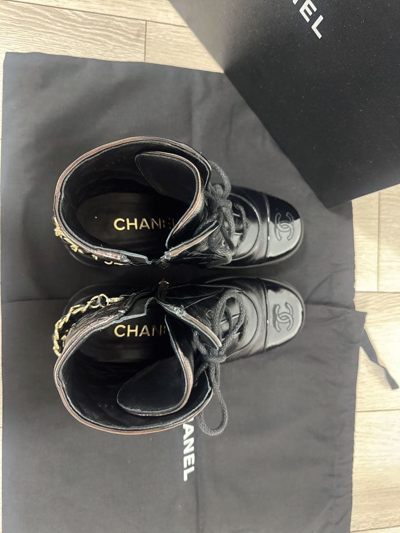 CHANEL ブラック キルティングブーツ